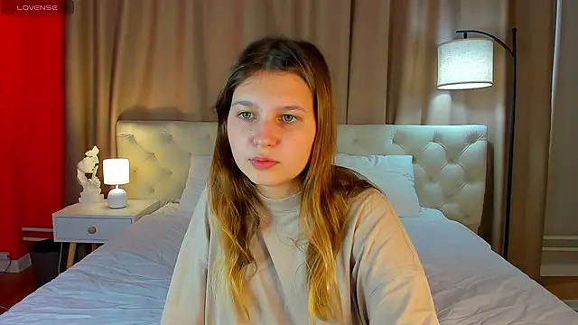 Elle Ellise online show from September 21, 2025, 7:54 am