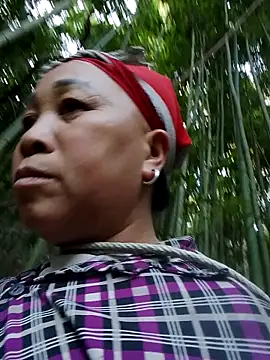 Snapshot of Mamapm20 chatting on November 30, 2025, 2:04 am Mamapm20 online show from November 30, 2025, 2:04 am