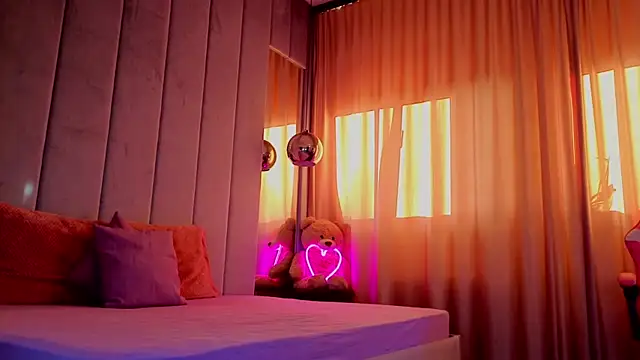 Snapshot of Reina_Cummings chatting on October 24, 2025, 6:10 am Reina Cummings online show from October 24, 2025, 6:10 am