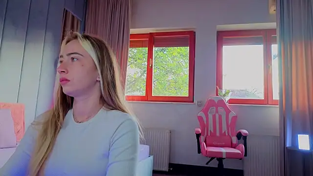 Snapshot of Reina_Cummings chatting on October 25, 2025, 5:48 am Reina Cummings online show from October 25, 2025, 5:48 am