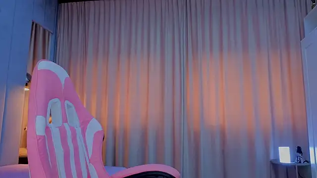 Snapshot of Reina_Cummings chatting on November 12, 2025, 6:58 am Reina Cummings online show from November 12, 2025, 6:58 am