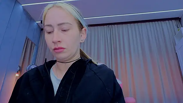 Snapshot of Reina_Cummings chatting on November 16, 2025, 7:03 am Reina Cummings online show from November 16, 2025, 7:03 am