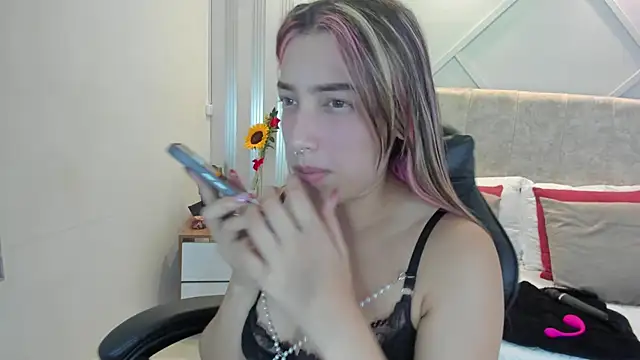 Snapshot of nami_sweet_ chatting on September 19, 2025, 2:35 am nami sweet online show from September 19, 2025, 2:35 am