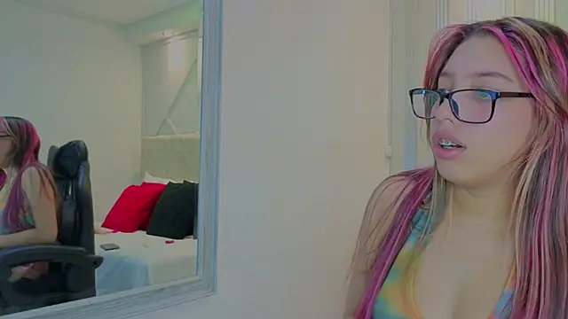 Snapshot of nami_sweet_ chatting on October 8, 2025, 4:21 am nami sweet online show from October 8, 2025, 4:21 am