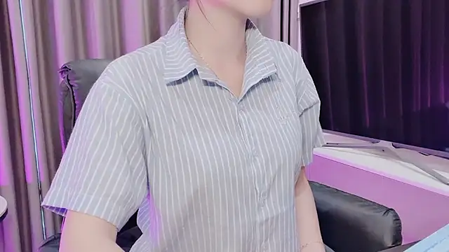 Snapshot of _Dorry_ chatting on November 10, 2025, 8:46 am Dorry online show from November 10, 2025, 8:46 am