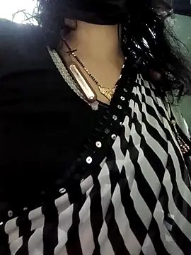 Love-pari08 online show from December 21, 2025, 12:01 pm