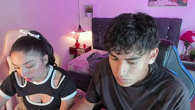 Snapshot of Yiing_and_yang chatting on September 17, 2025, 10:22 pm Yiing and yang online show from September 17, 2025, 10:22 pm