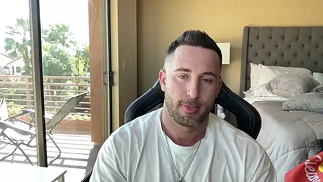 brettmycles28 online show from November 24, 2025, 6:07 pm