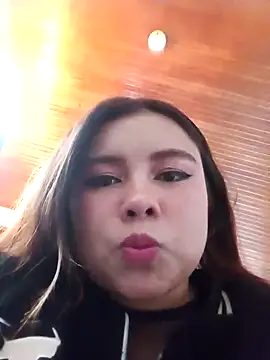 Snapshot of LucyPetit chatting on October 14, 2025, 1:23 pm LucyPetit online show from October 14, 2025, 1:23 pm