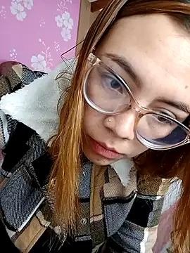 Snapshot of AlissonPeach01 chatting on November 5, 2025, 12:27 pm AlissonPeach01 online show from November 5, 2025, 12:27 pm