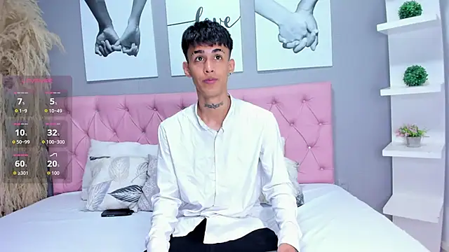 Thiago twink online show from September 22, 2025, 1:02 pm
