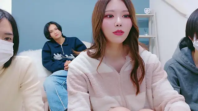 Snapshot of Reto-sama chatting on November 26, 2025, 1:45 pm Reto-sama online show from November 26, 2025, 1:45 pm