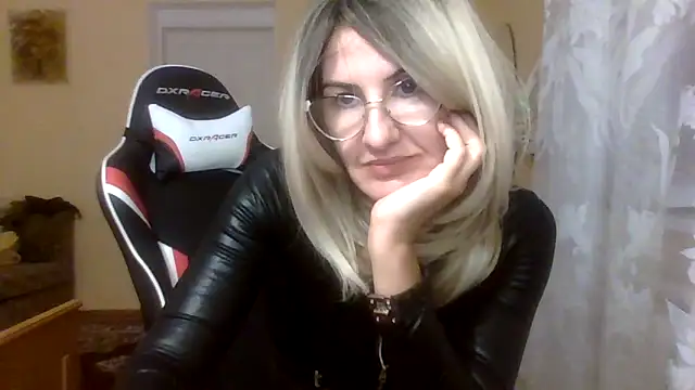 TianaQLove online show from September 19, 2025, 2:51 pm