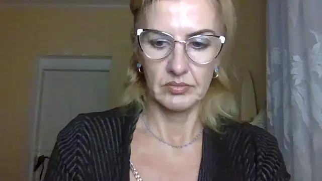 TianaQLove online show from October 20, 2025, 1:55 pm