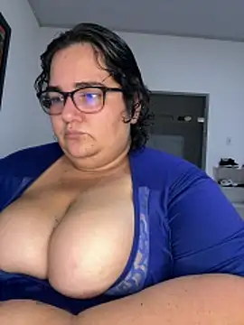 Snapshot of Mariana_cooper_07 chatting on November 3, 2025, 9:16 pm Mariana cooper 07 online show from November 3, 2025, 9:16 pm