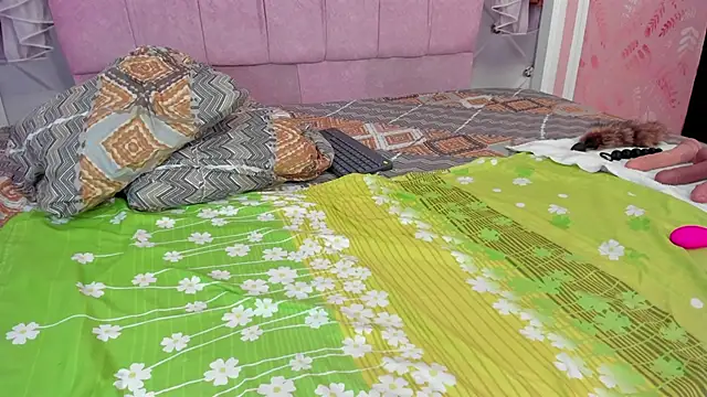 Snapshot of mishell_lovely chatting on November 16, 2025, 2:11 pm mishell lovely online show from November 16, 2025, 2:11 pm