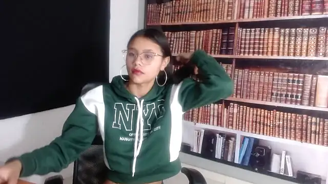 Snapshot of SofieLove_01 chatting on September 10, 2025, 9:20 am SofieLove 01 online show from September 10, 2025, 9:20 am