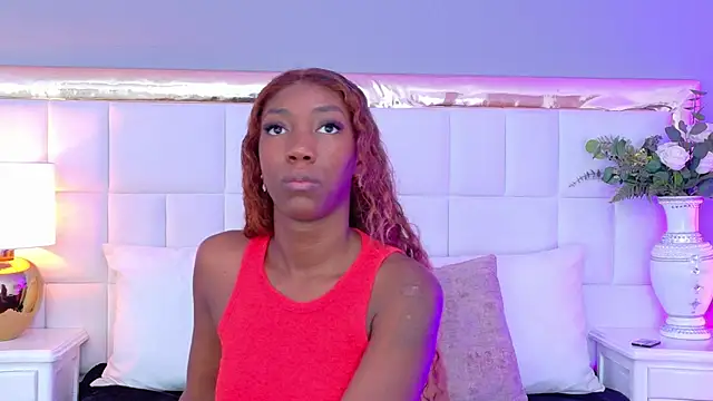 MadeleineHocker online show from November 4, 2025, 1:32 pm