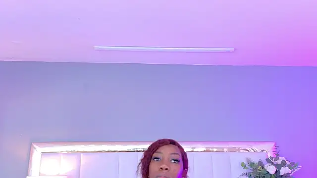 MadeleineHocker online show from November 29, 2025, 1:47 pm