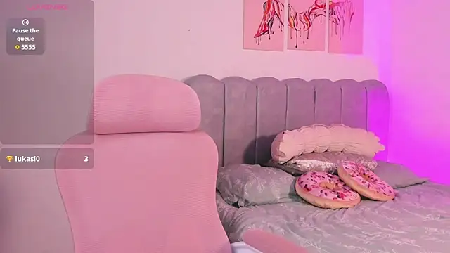 Snapshot of DafneVega chatting on December 4, 2025, 2:04 pm DafneVega online show from December 4, 2025, 2:04 pm