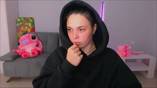 queenofthesense  online show from October 13, 2025, 3:01 pm