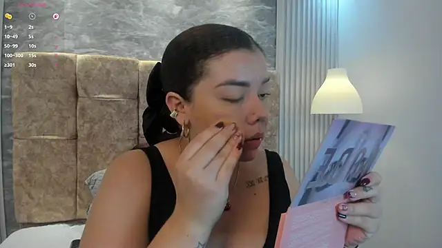 leilapons online show from November 14, 2025, 5:44 pm