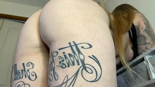 peachykatt online show from November 1, 2025, 2:08 pm