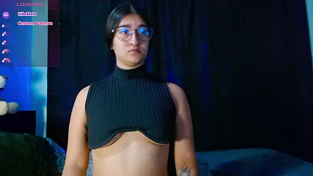 Snapshot of EVAH_LEE_ chatting on October 17, 2025, 3:42 am EVAH LEE online show from October 17, 2025, 3:42 am