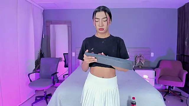 Snapshot of Alaiaguerra chatting on November 6, 2025, 7:37 pm Alaiaguerra online show from November 6, 2025, 7:37 pm