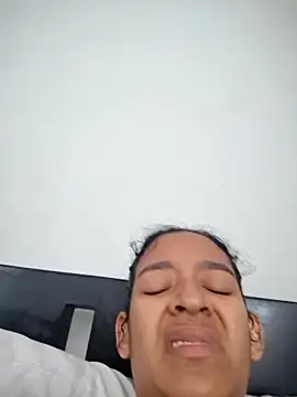 Amber-Sweett online show from November 6, 2025, 3:02 pm