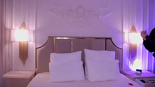 MeganStrain online show from September 10, 2025, 3:06 am