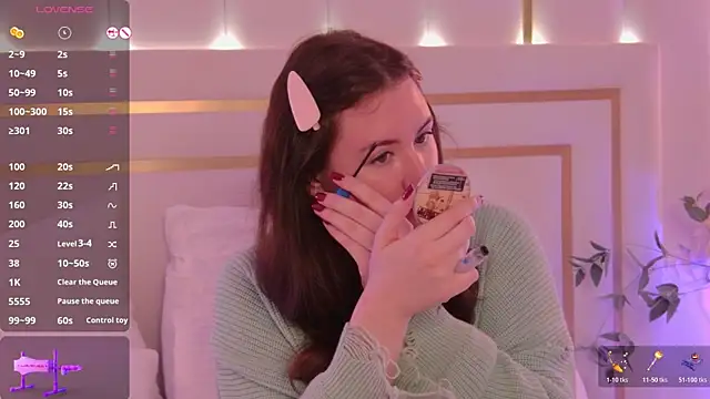 MeganStrain online show from November 26, 2025, 3:18 am