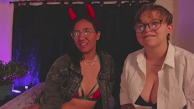 Snapshot of CrazyCakes_ chatting on September 16, 2025, 3:07 am CrazyCakes  online show from September 16, 2025, 3:07 am