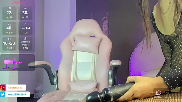 Snapshot of _Kendall_19 chatting on November 6, 2025, 8:10 pm Kendall 19 online show from November 6, 2025, 8:10 pm