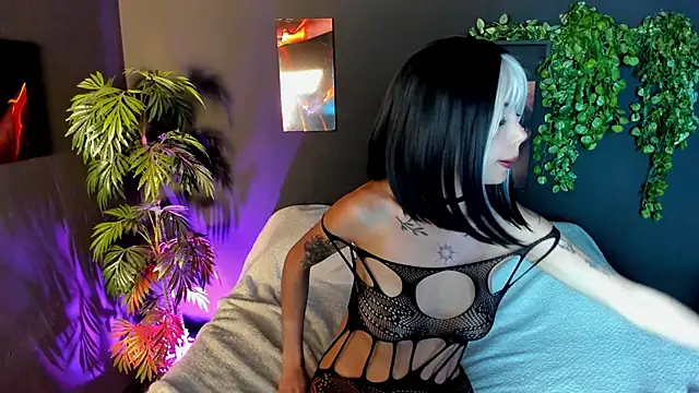 Snapshot of Evelyn_Russoo chatting on September 24, 2025, 1:58 pm Evelyn Russoo online show from September 24, 2025, 1:58 pm