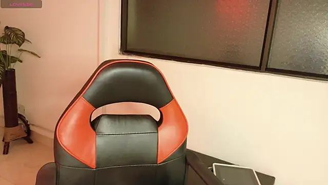 Snapshot of Hell_Girll_ chatting on November 17, 2025, 3:56 am Hell Girll online show from November 17, 2025, 3:56 am