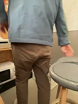 sonwmelt1 online show from September 30, 2025, 7:46 am