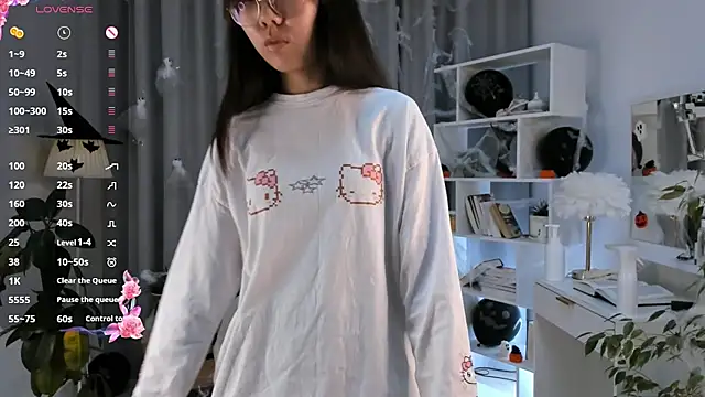 UdelaDodson online show from November 1, 2025, 2:24 am