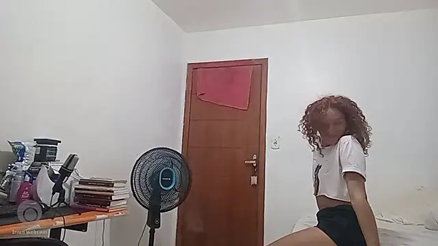 Snapshot of greatbrnrd chatting on September 15, 2025, 11:27 pm greatbrnrd online show from September 15, 2025, 11:27 pm