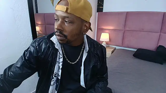 Snapshot of muller_asher chatting on October 17, 2025, 8:00 pm muller asher online show from October 17, 2025, 8:00 pm