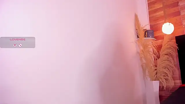 Snapshot of Emily_brown04 chatting on September 15, 2025, 11:10 am Emily brown04 online show from September 15, 2025, 11:10 am