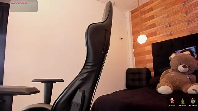 Snapshot of Emily_brown04 chatting on November 11, 2025, 12:05 pm Emily brown04 online show from November 11, 2025, 12:05 pm