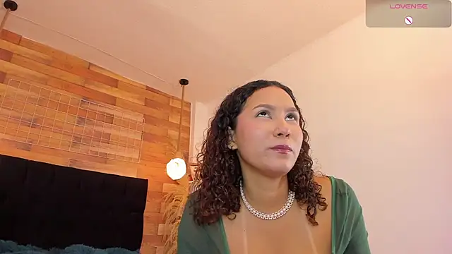 Snapshot of Emily_brown04 chatting on November 15, 2025, 1:18 pm Emily brown04 online show from November 15, 2025, 1:18 pm