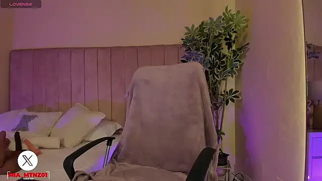 Mia mtnz02 online show from November 25, 2025, 12:21 am