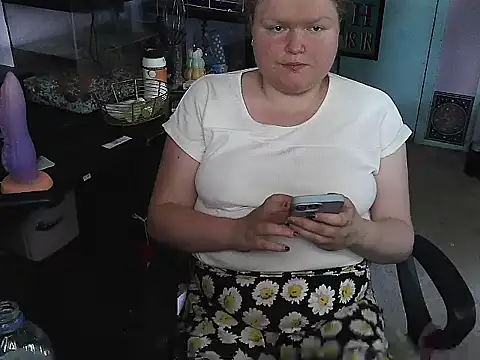 Snapshot of KadiSparkle chatting on September 17, 2025, 2:08 pm KadiSparkle online show from September 17, 2025, 2:08 pm