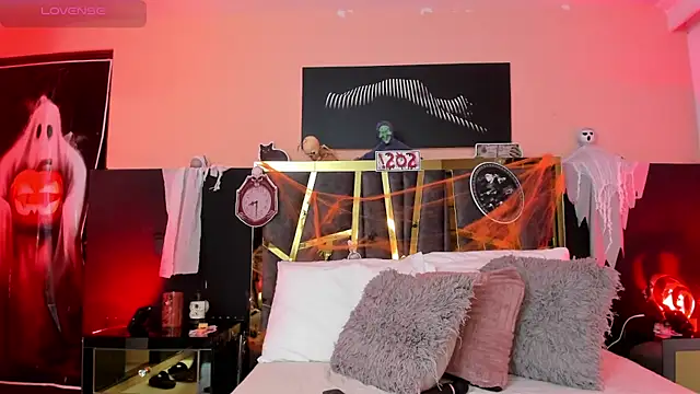 Snapshot of ScarletTorres chatting on October 27, 2025, 5:39 pm ScarletTorres online show from October 27, 2025, 5:39 pm