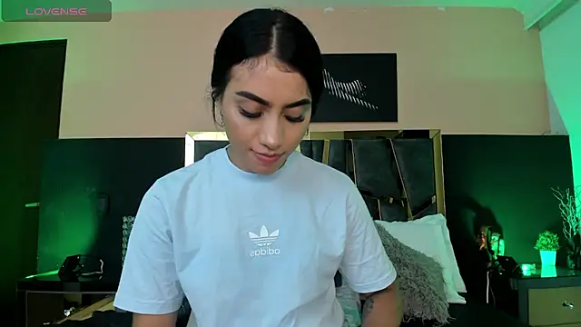 Snapshot of ScarletTorres chatting on November 16, 2025, 5:07 pm ScarletTorres online show from November 16, 2025, 5:07 pm