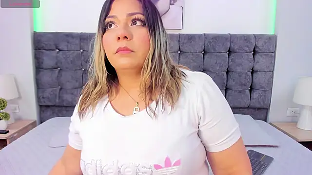 isabella horney  online show from September 26, 2025, 7:29 pm