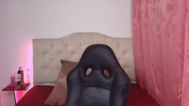 lailahdark online show from October 17, 2025, 4:59 am