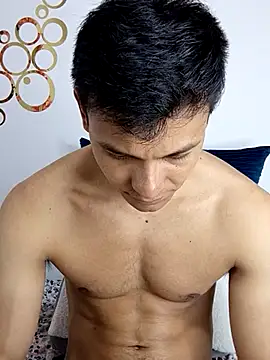 Snapshot of Valois2025 chatting on November 9, 2025, 1:04 am Valois2025 online show from November 9, 2025, 1:04 am